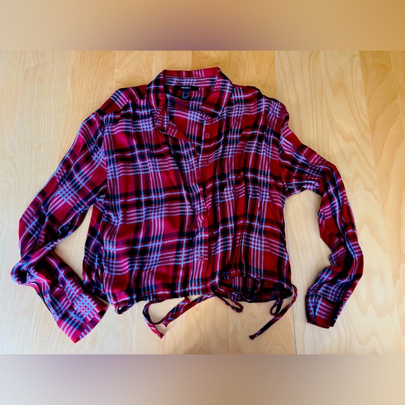 Forever 21 plaid shirt - super cute slightly cropped style with drawstring waist - Picture 1 of 2
